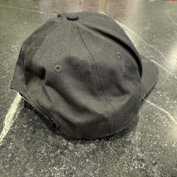 Vans Black/Red Embroidered Snapback Hat Off The Wall Skate Cap Rare out of print - Picture 3 of 10